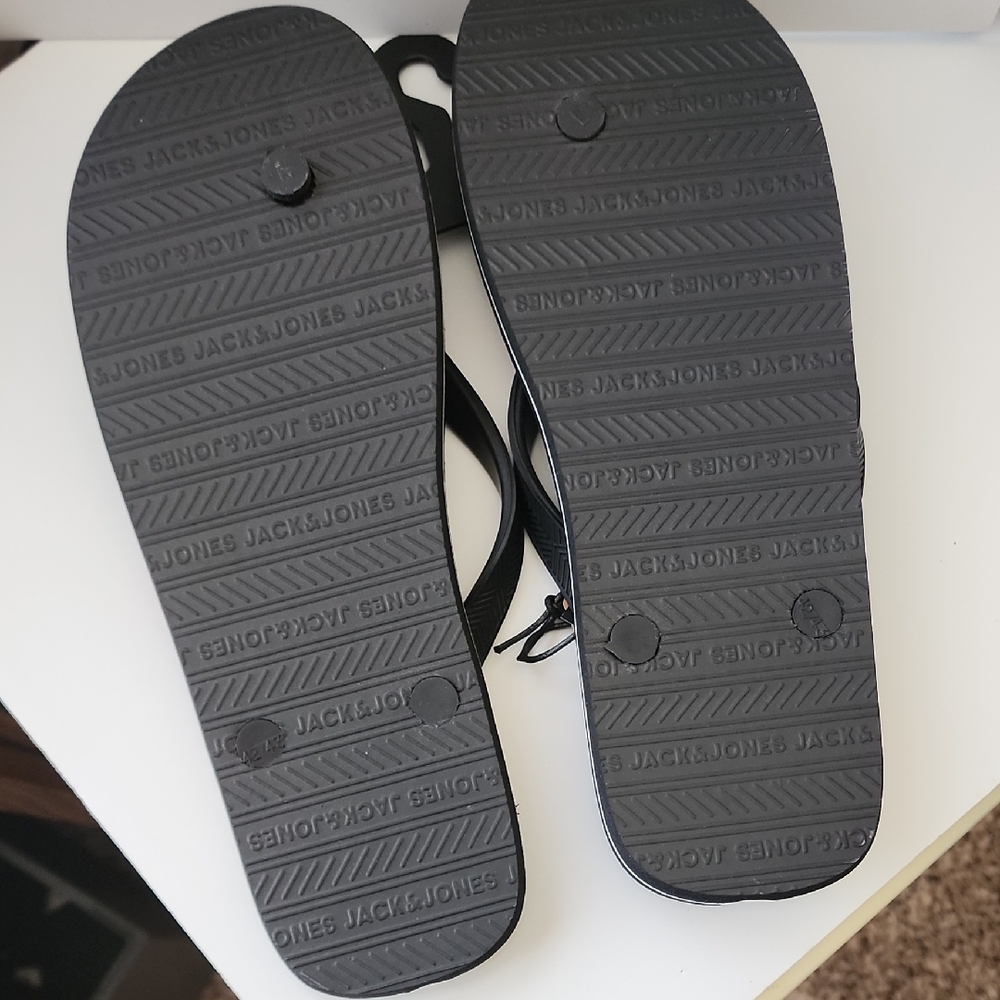 Jack & Jones Charcoal Flip Flops with Bold Logo - Picture 3 of 5